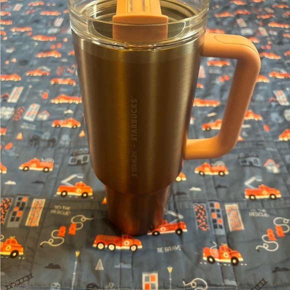 Stanley x Starbucks Quencher H2.0 – Valentine’s Day Rose Gold Asian Release - Picture 3 of 5